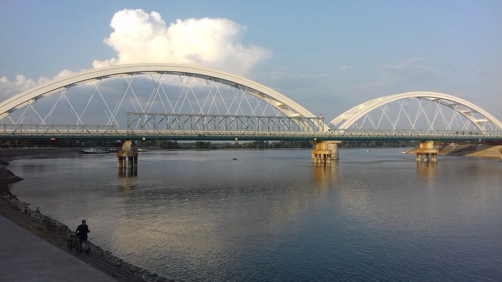Az új híd Újvidéken (forrás: iho.hu archívum)