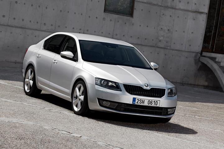 Ezüst színben pompázott a bemutatón az új modell<br>(forrás: Škoda Auto Česká republika)