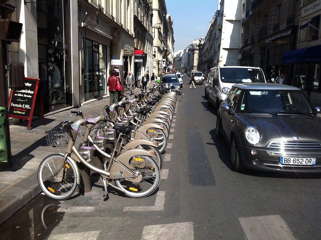 Párizsban már bizonyított a közbringa-rendszer<br >(fotó: bkk.hu)