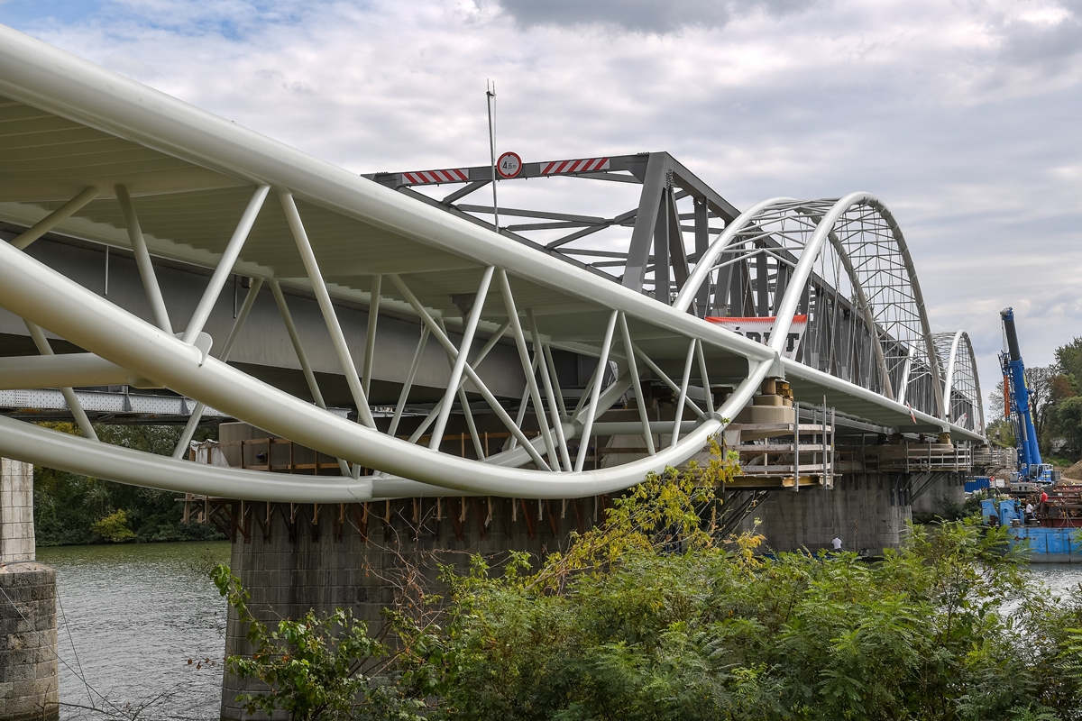 Beemelték a Poroszlót Tiszafüreddel összekötő kerékpárút Tisza-hídját (fotók: Czeglédi Zsolt/MTI)