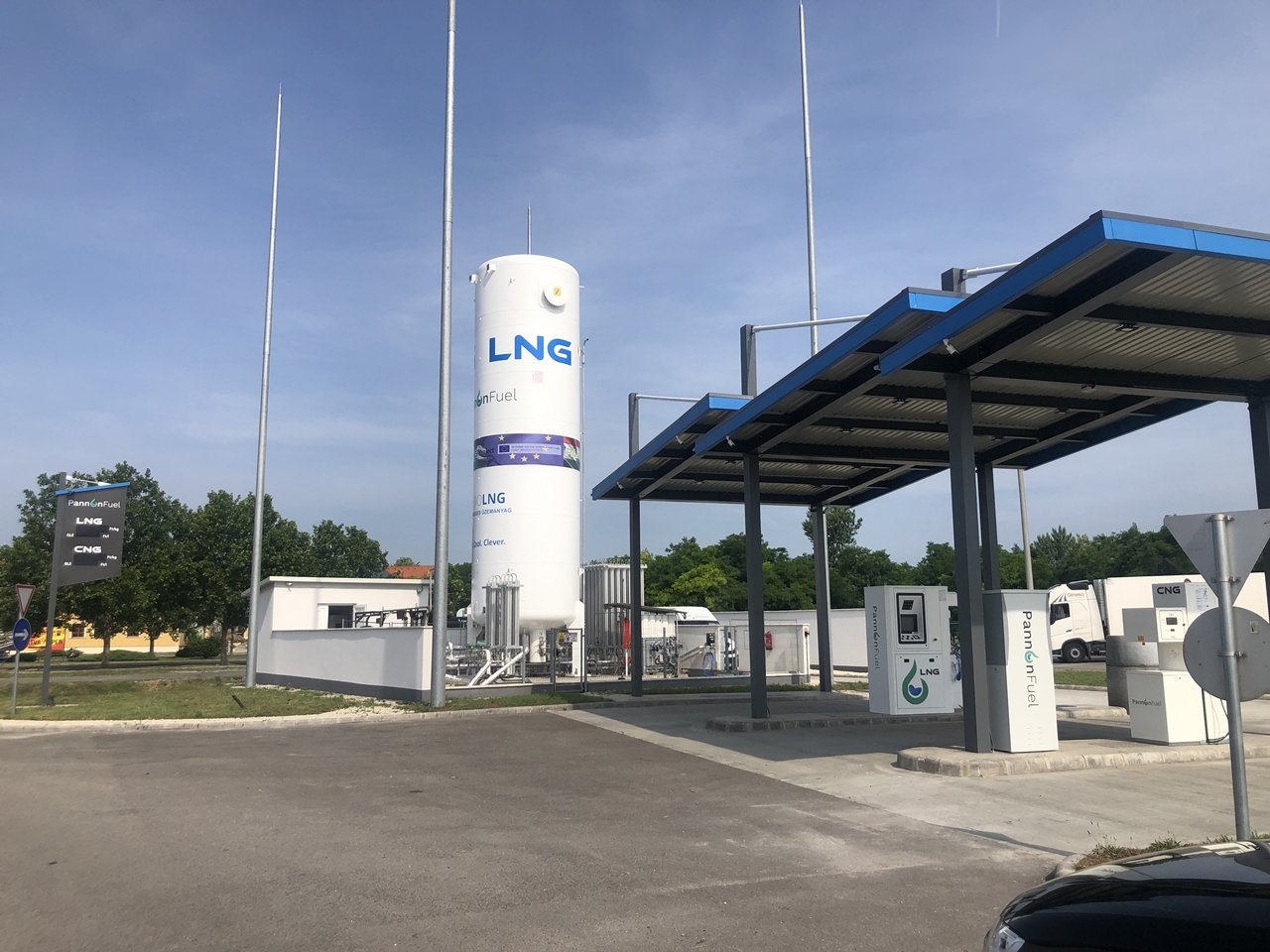 Szigetszentmiklóson, az M0-s körgyűrű 19-es kilométerénél található pihenőjénél nyitott meg Magyarország első LNG-kútja (fotó: PannonFuel)