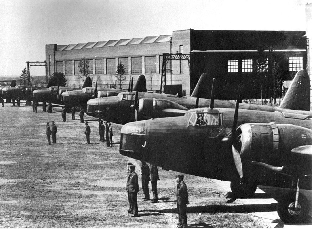 1024px-New_Zealand_Wellington_Bombers_in_England1939