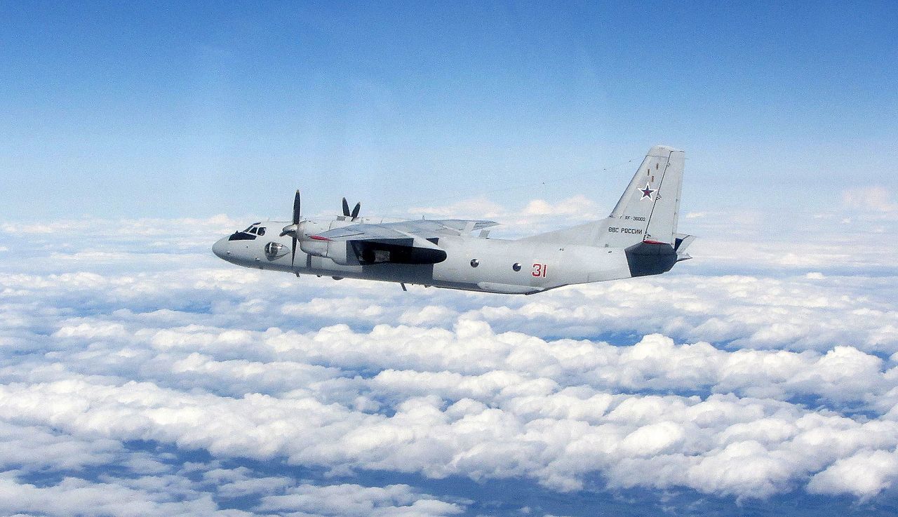 Antonov_An-26_(Russia)_45158988