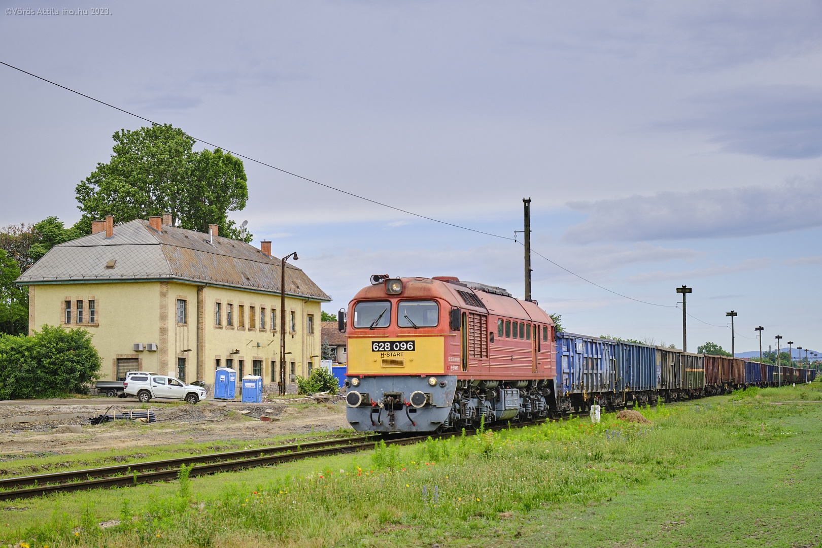 2490_XS101669_230628_