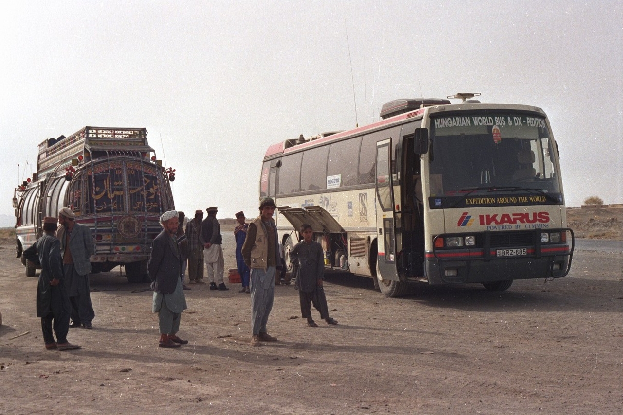 Találkozó egy díszes pakisztáni busszal