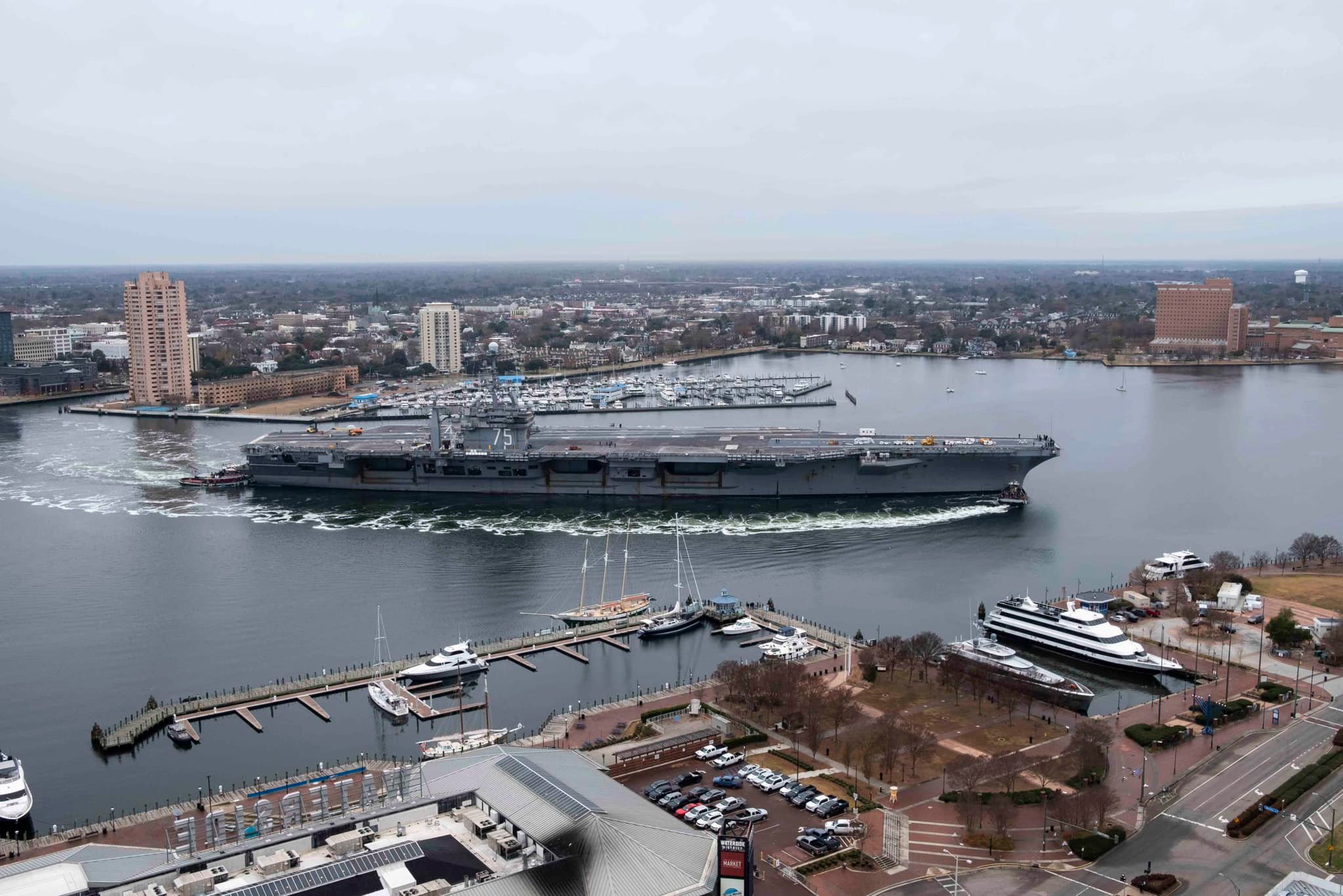 Az USS Harry S. Truman a norfolki kikötőben