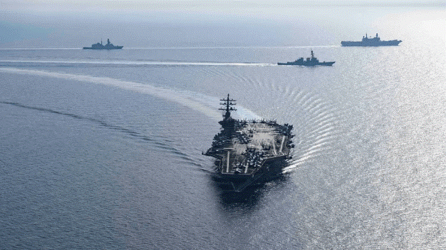 USS Eisenhower és olasz haditengerészeti kísérete