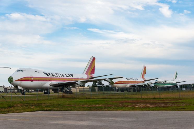 Oscoda-Wurtsmith repülőtéren tárolt, egykoron deltás Kalitta 747-200-asok