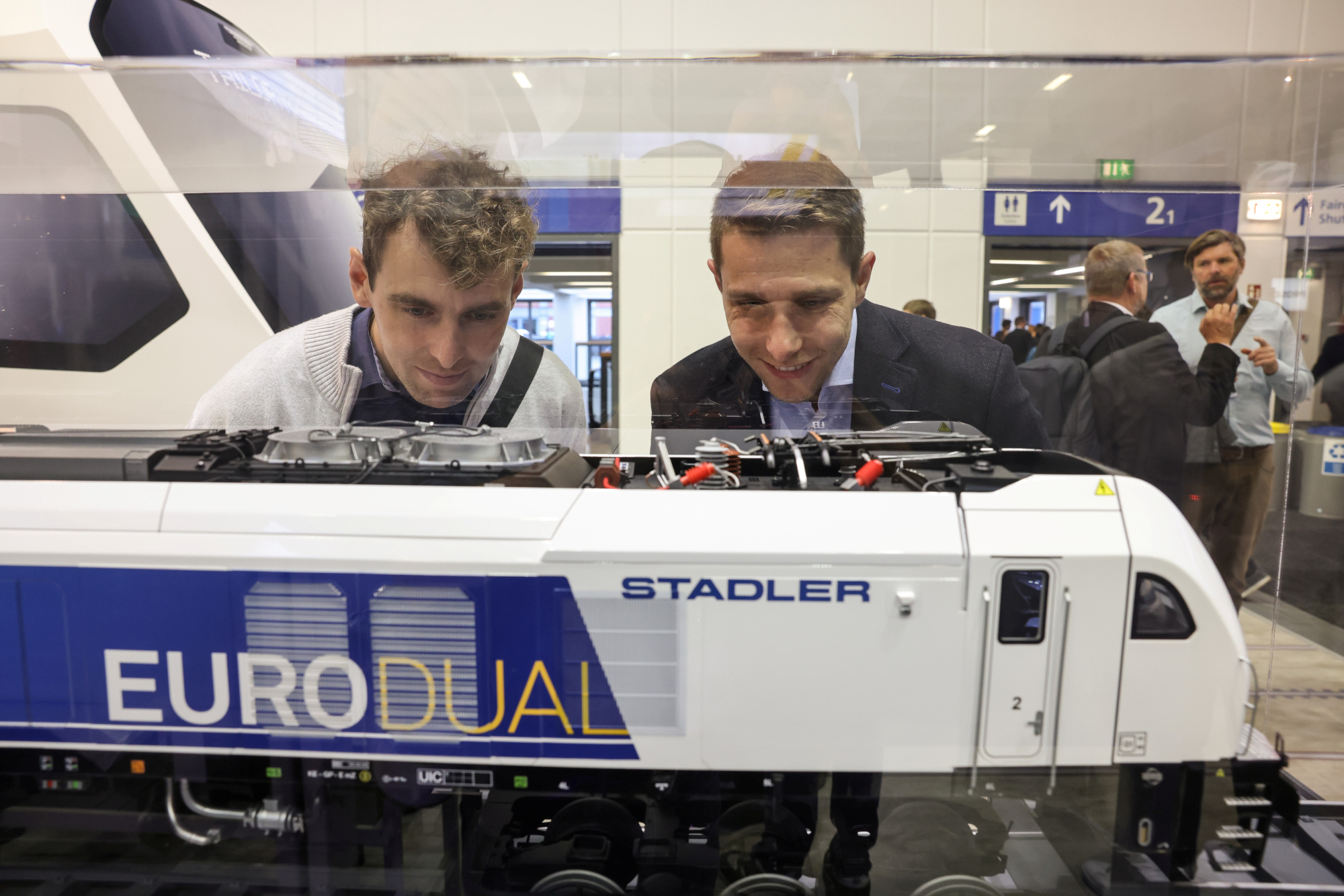 Stadler Eurodual makett a berlini expón