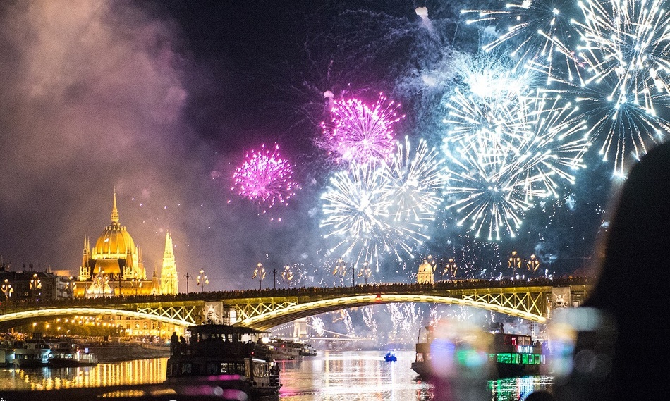 A fővárosi tűzijáték a BKK fotóján