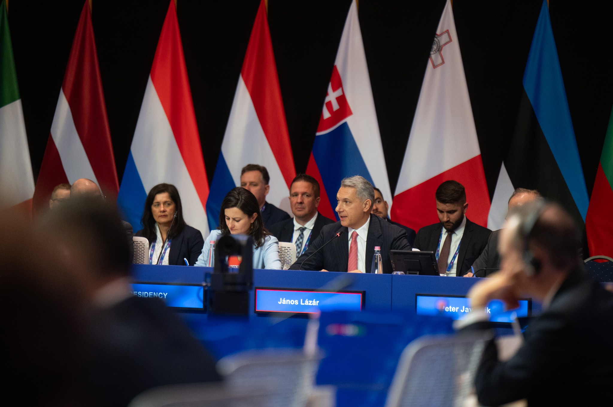 Lázár János elnököl a közlekedési miniszterek tanácsának ülésén