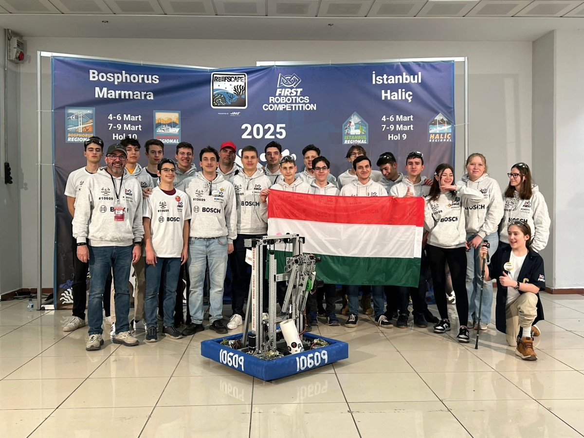 first_robotics_competition_magyar_csapat