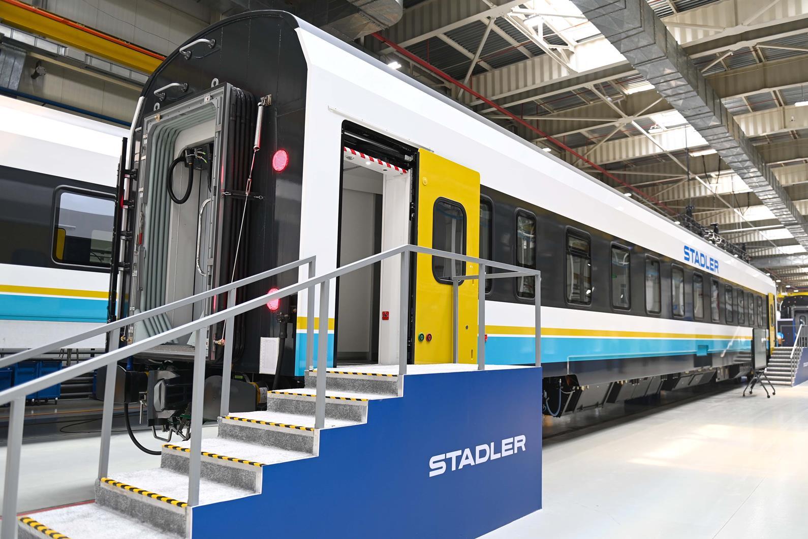 stadler_halokocsi_ktz_kulso