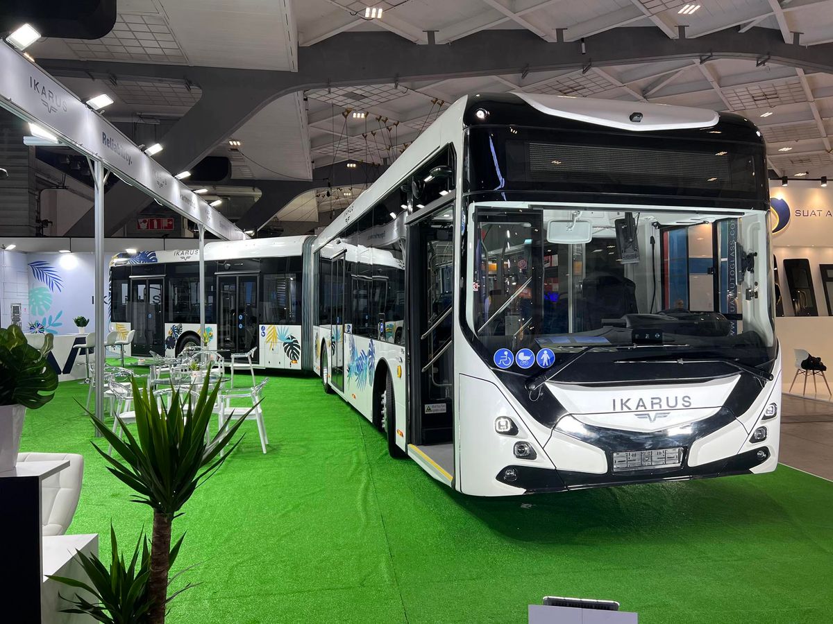 _ikarus_180e_