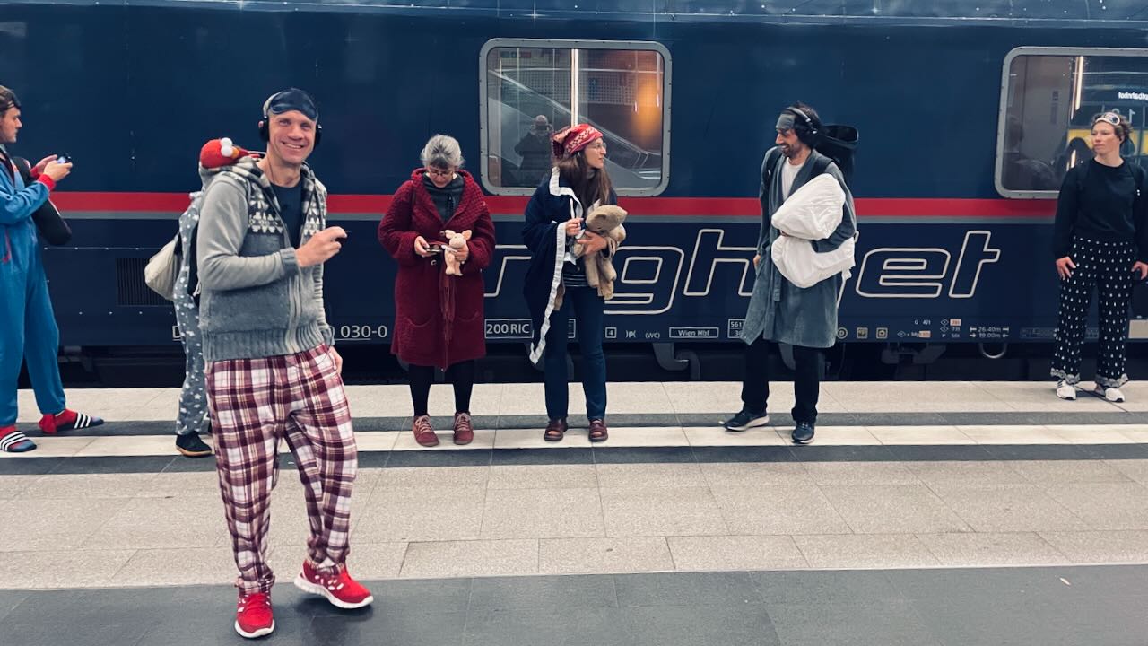 pizsamaparti_ejszakaivonat