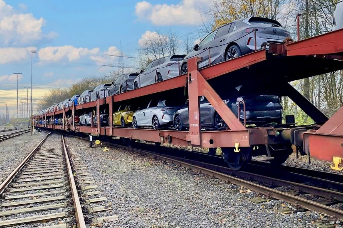 dbcargo_stellantis_autoszallito