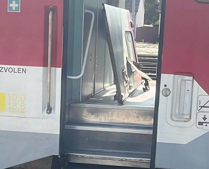 zssk_motorkocsi_leszakadtajto