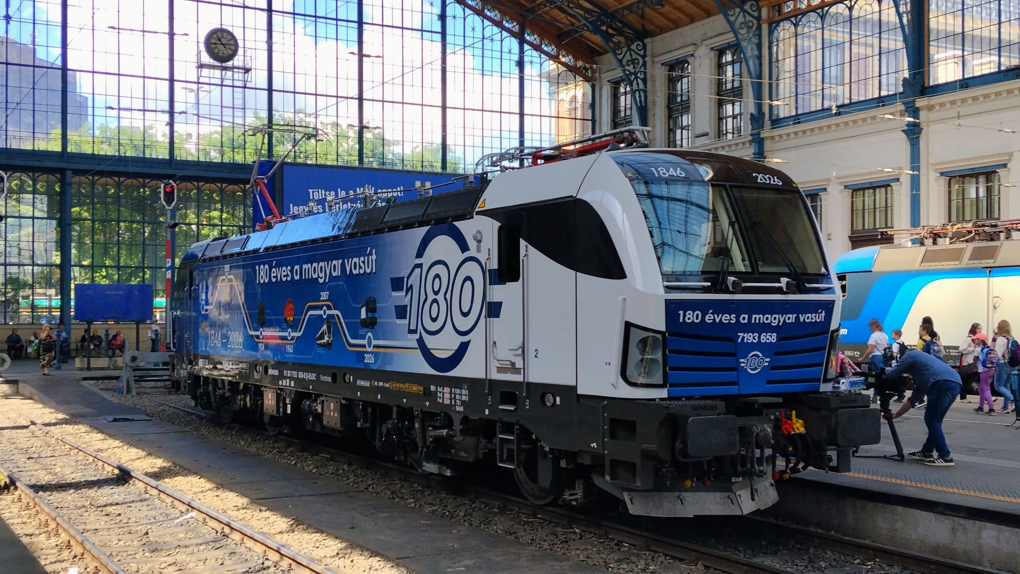 7193658_szenderak