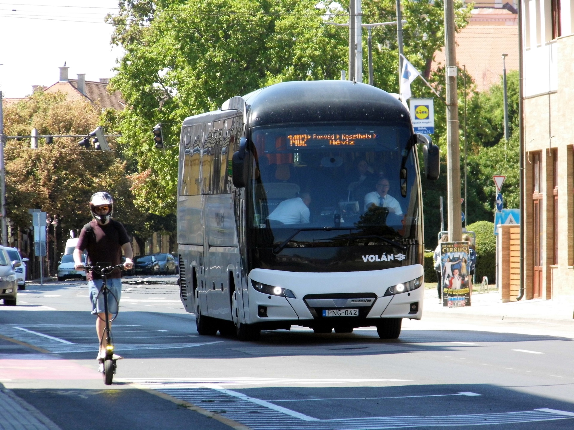 mavcsoport_volanbusz_neoplan_tourliner_siofok_1402
