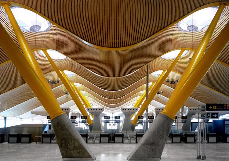Adolfo Suárez Madrid-Barajas nemzetközi repülőtér. A 4-es terminálra nem sajnálták a pénzt, a létesítmény 7,4 milliárd dollárba került