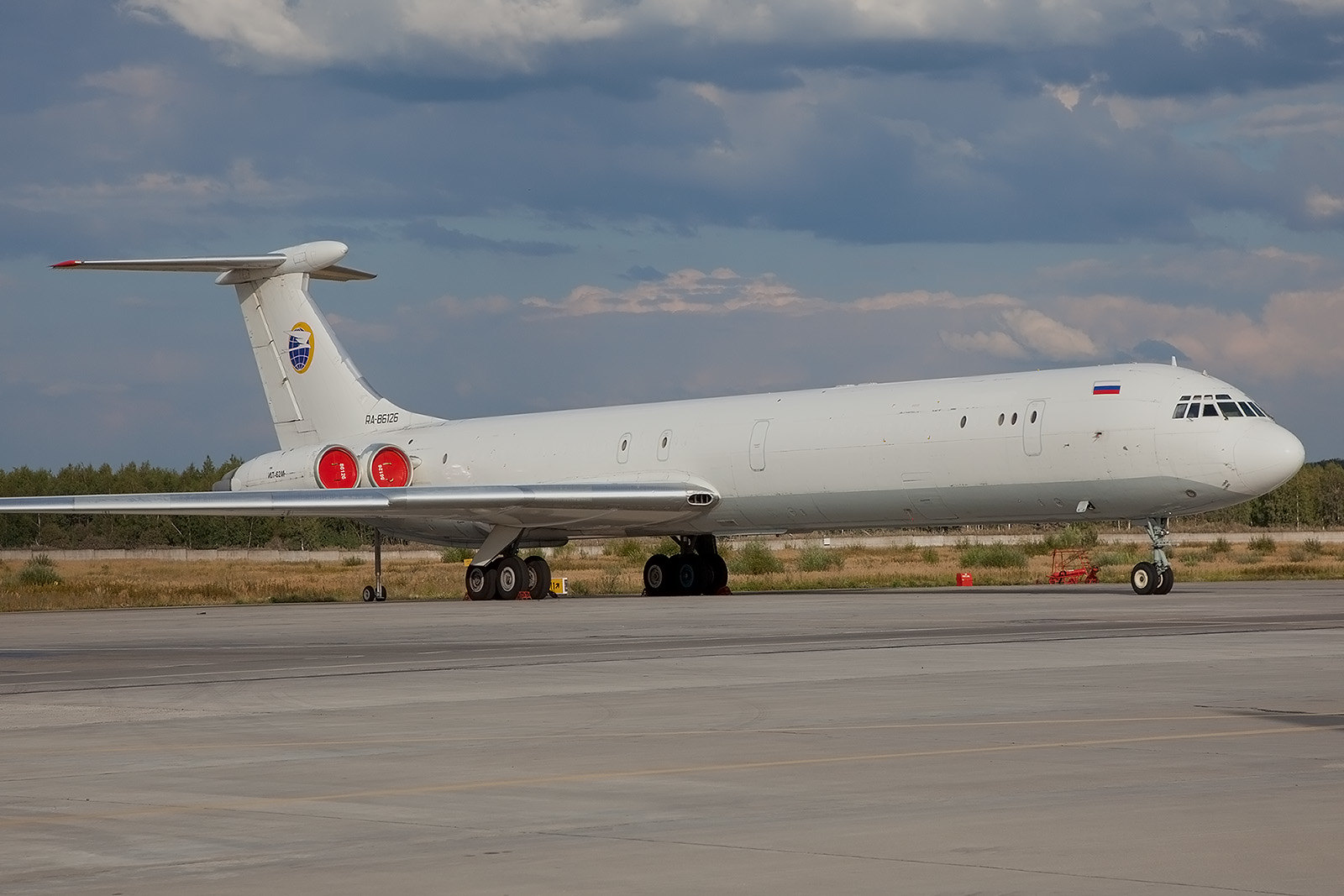 Amikor a legöregebbekre is szükség van: Il-62-es mint teherszállító (fotó: airlinerwatch.com) 