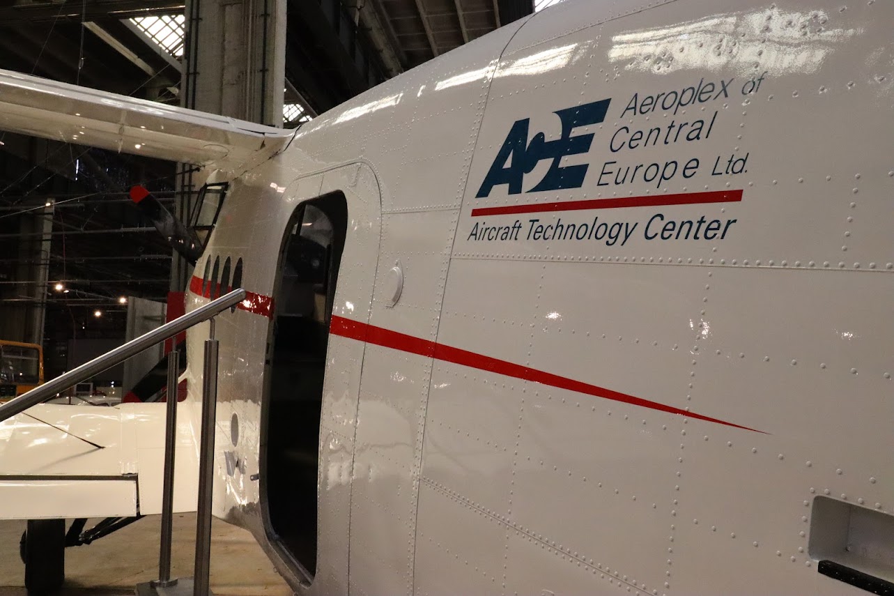 A repülőgépet az Aeroplex szakemberei újították fel (képek forrása: Aeroplex)