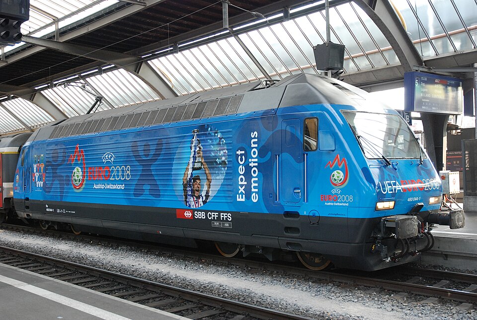 A svájci Re 460 044-1 2007. október 18-ától 2008. július 21-ig hirdette az időszerű labdarúgó Európa-bajnokságot