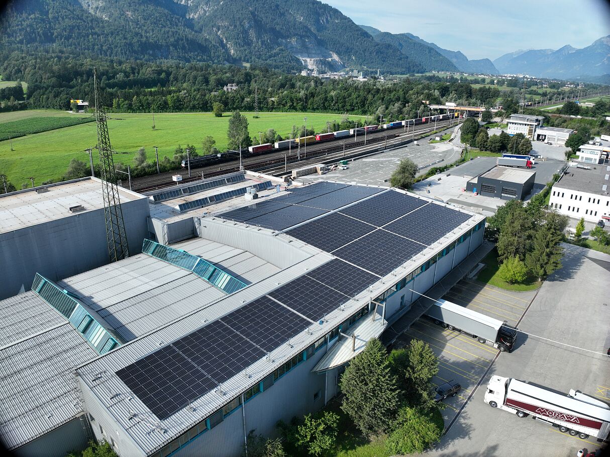 Az ÖBB wörgli fotovoltaikus rendszere 2310 modulból áll, és évi 970 MWh energiát termel. Fotó: ÖBB
