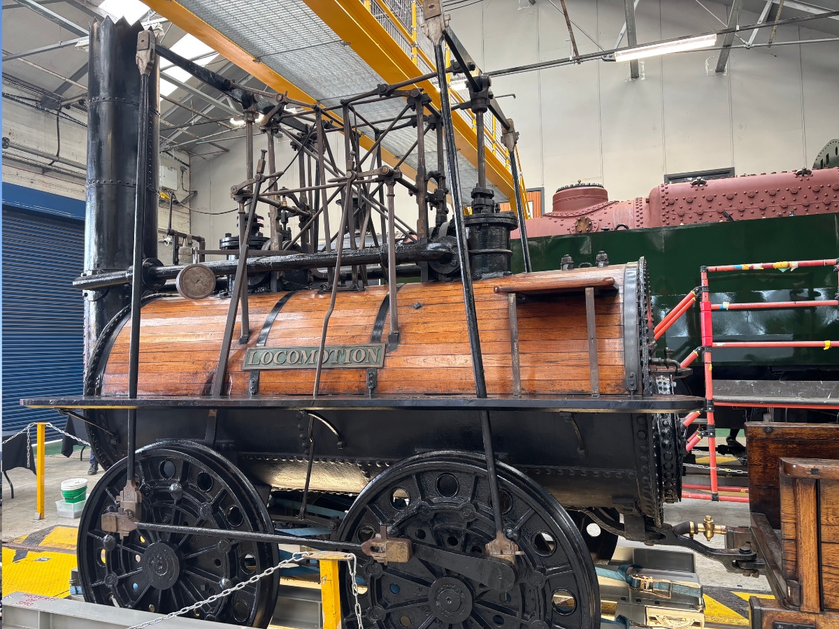 A Locomotion (képek forrása: railway-news.com)