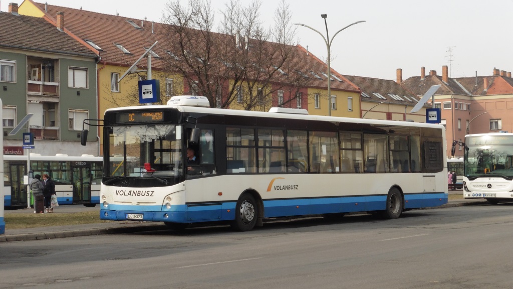 LCU-323 – helyi forgalomban ritka a közel 13,5 méteres szóló busz, Szombathelyen kívül csak Eger vásárolt V134-est (a szerző felvétele)