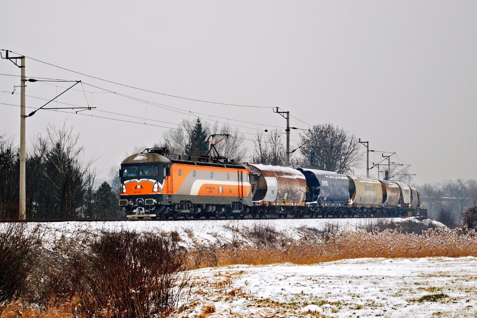 A helyzet bő tíz éve: Városlőd, 2014. január 29. MMV Ufó halad tehervonatával Ajka irányába az érintett állomástávolságban, azaz Szentgál és Városlőd-Kislőd között (a szerző felvételei)