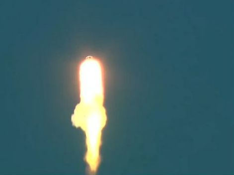 Az emelkedés második szakasza, már ég a rakéta (A Blue Origin videójából)