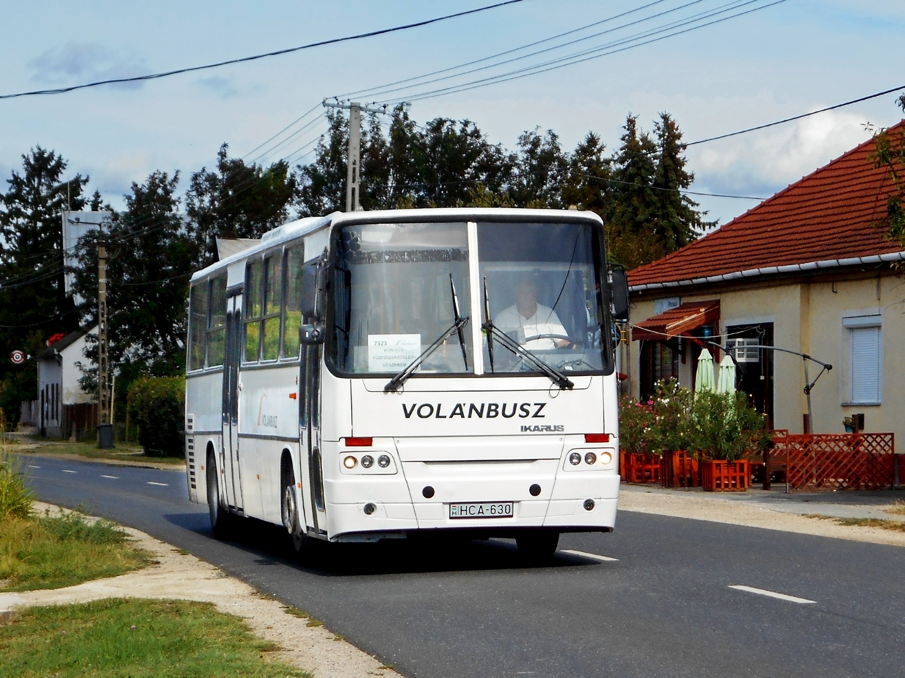 Amikor a Volvo kiesik, az Ikarus beesik