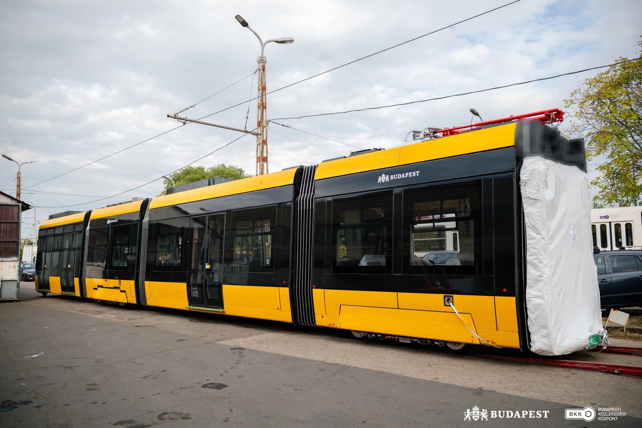 Részeinek összeszerelését követően megkezdődhet a kilencmodulos villamos budapesti engedélyeztetése (képek forrása: BKK)