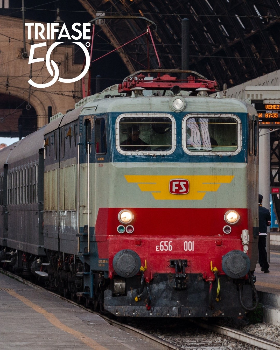 A díszített E464-es