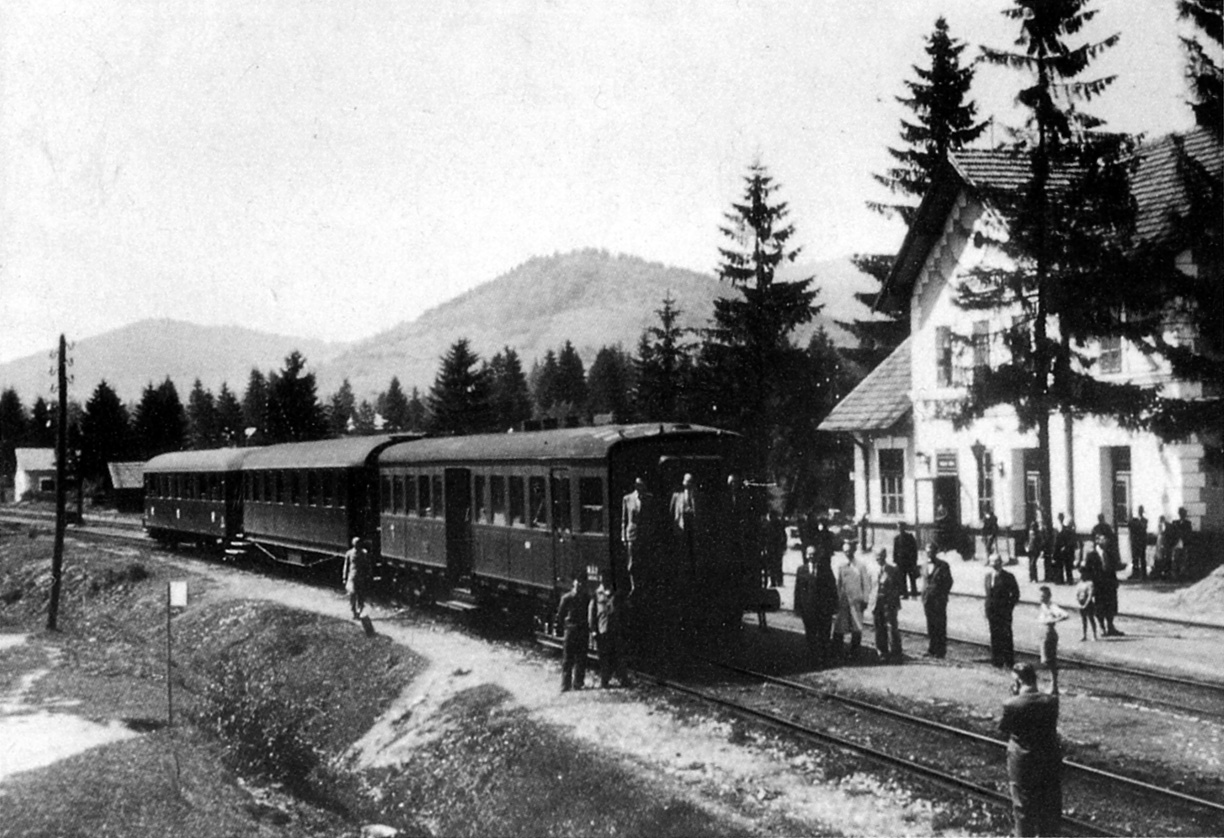A Székely gyorsmotorvonat 1943 nyarán Marosfő állomáson (fotó: Kopasz Károly, Kubinszky Mihály gyűjteményéből)