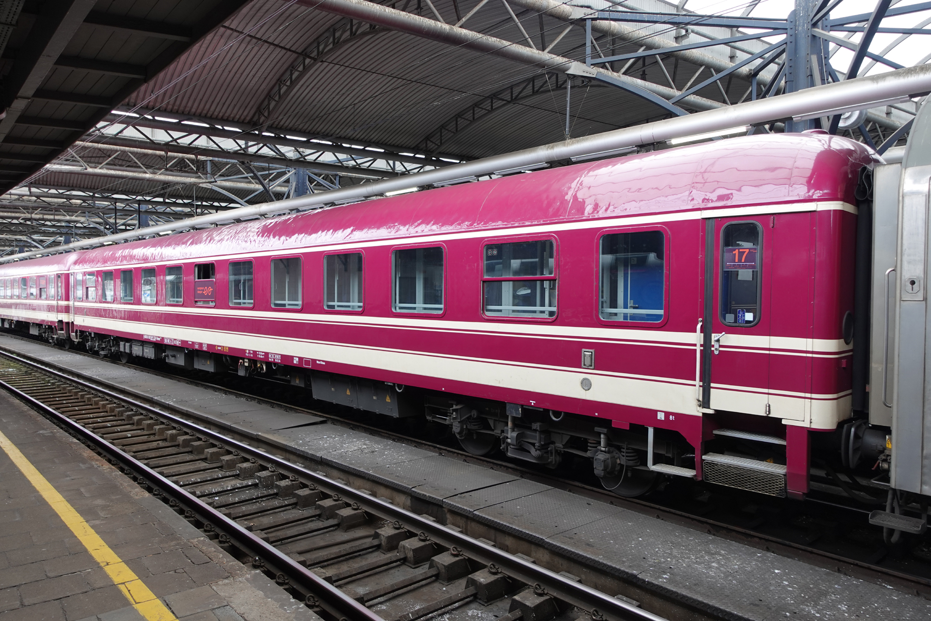 A társaság fekvőhelyes kocsija Gare de Bruxelles-Midin