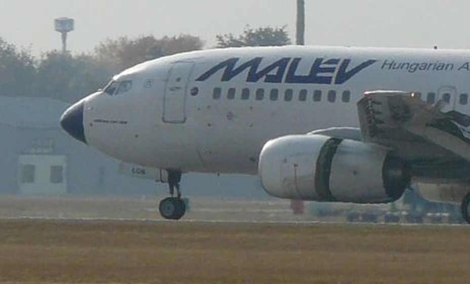 CFM-56-os a Malév 737-es szárnya alatt