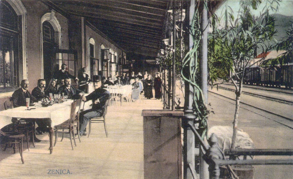 A zenicai vasútállomás a Bosanski Brod–Szarajevó vasútvonalon (Forrás: Nekedašnje pruge uskog koloseka u Bosni i Hercegovini portál)