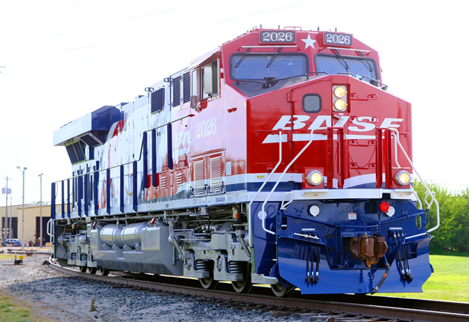 A megvalósult látványterv hasonló a Santa Fe (a BNSF egyik elődje) 1976-os Bicentennial festési sémájához, de felfrissítették, és a jelen tehermozdonyaihoz igazították