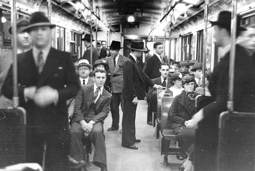 Kivétel nélkül elegáns utasok 1938-ban egy, a B vonalon rendszeresített Metropolitan Cammell fedélzetén (fotó: Subte)