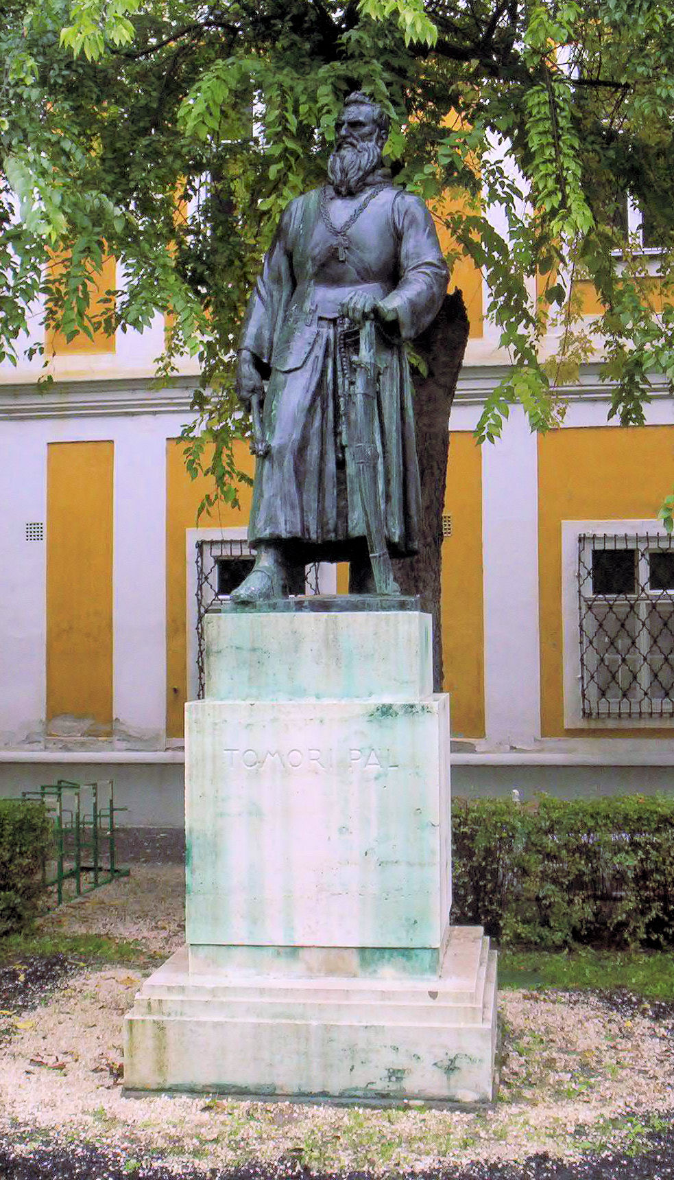 Tomori Pál szobra Kalocsán