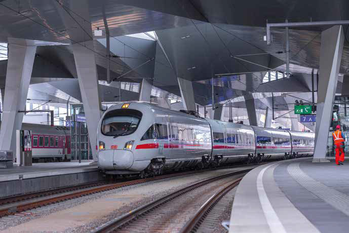 Bécs, Hauptbahnhof, DB ICE vár indulásra