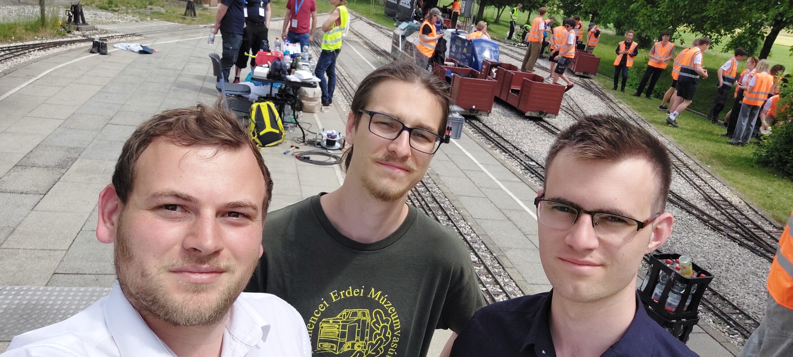 A LET Railway Challenge-en részt vevő csapata (kép forrása: BME)