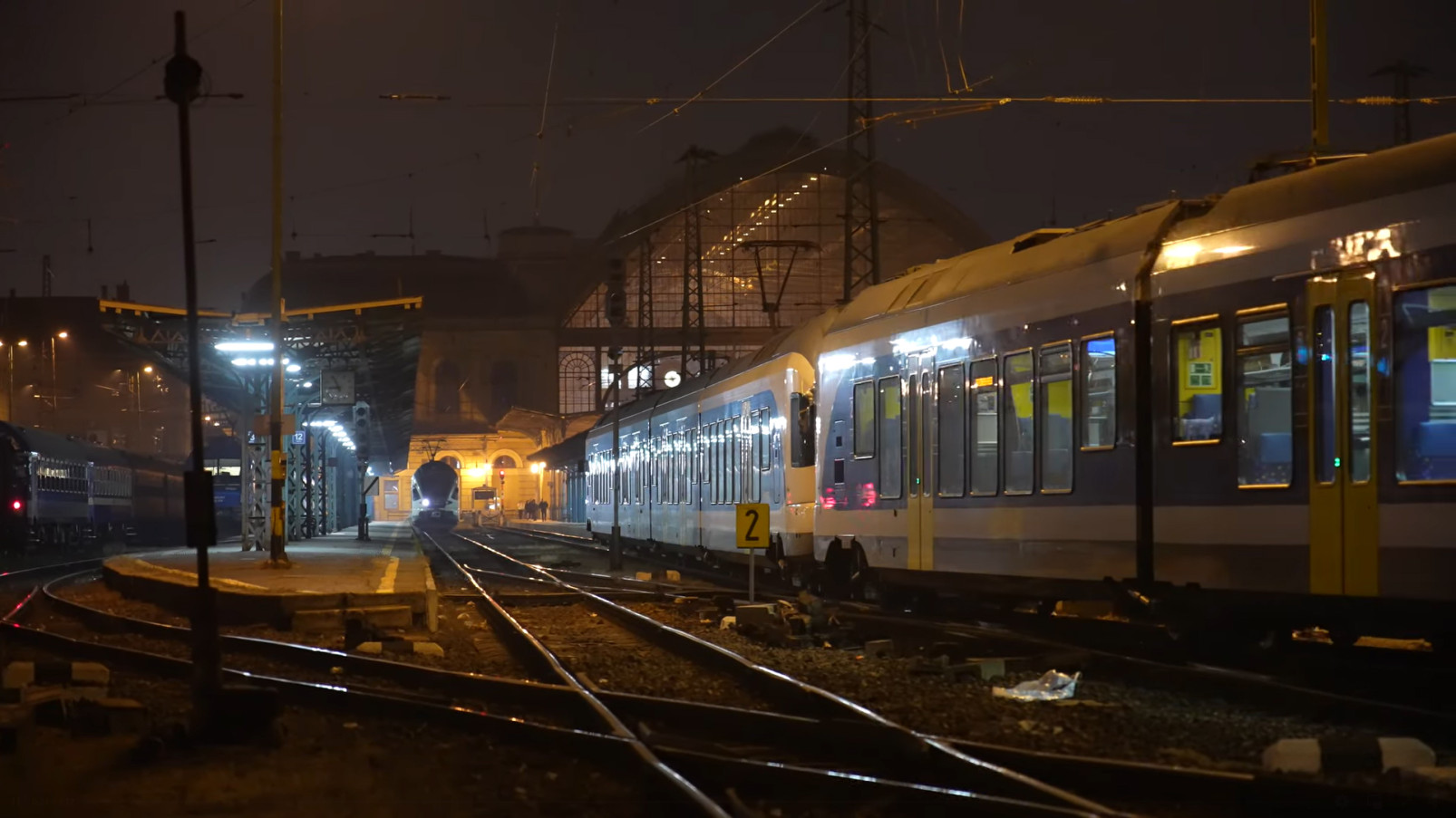 A peronmagasítás helyszíne