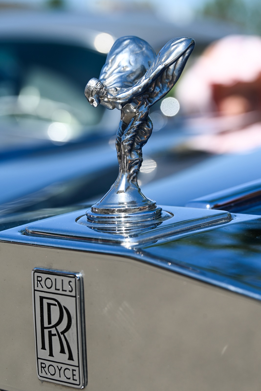 A klasszikus Rolls-Royce-ok orrán díszelgő, híres "Extázis szelleme" (Sprit of Ecstasy) szobrocska