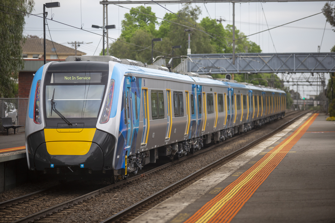 A 008-as HCMT vonat tesztfutása a melbourne-i Werribee vonalon, Seddonnál