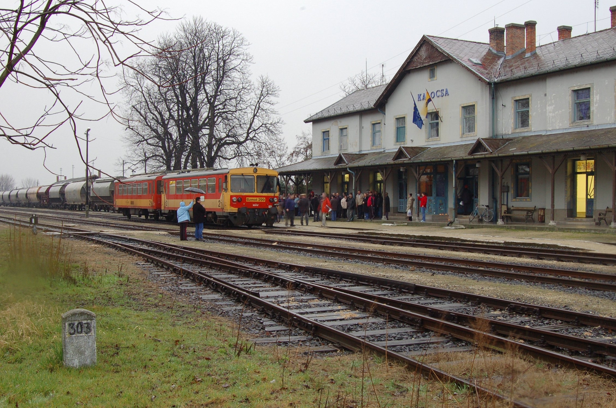 Kalocsán nem néptelenedik el az állomás, hiszen tehervonatok továbbra is járnak a 153-ason