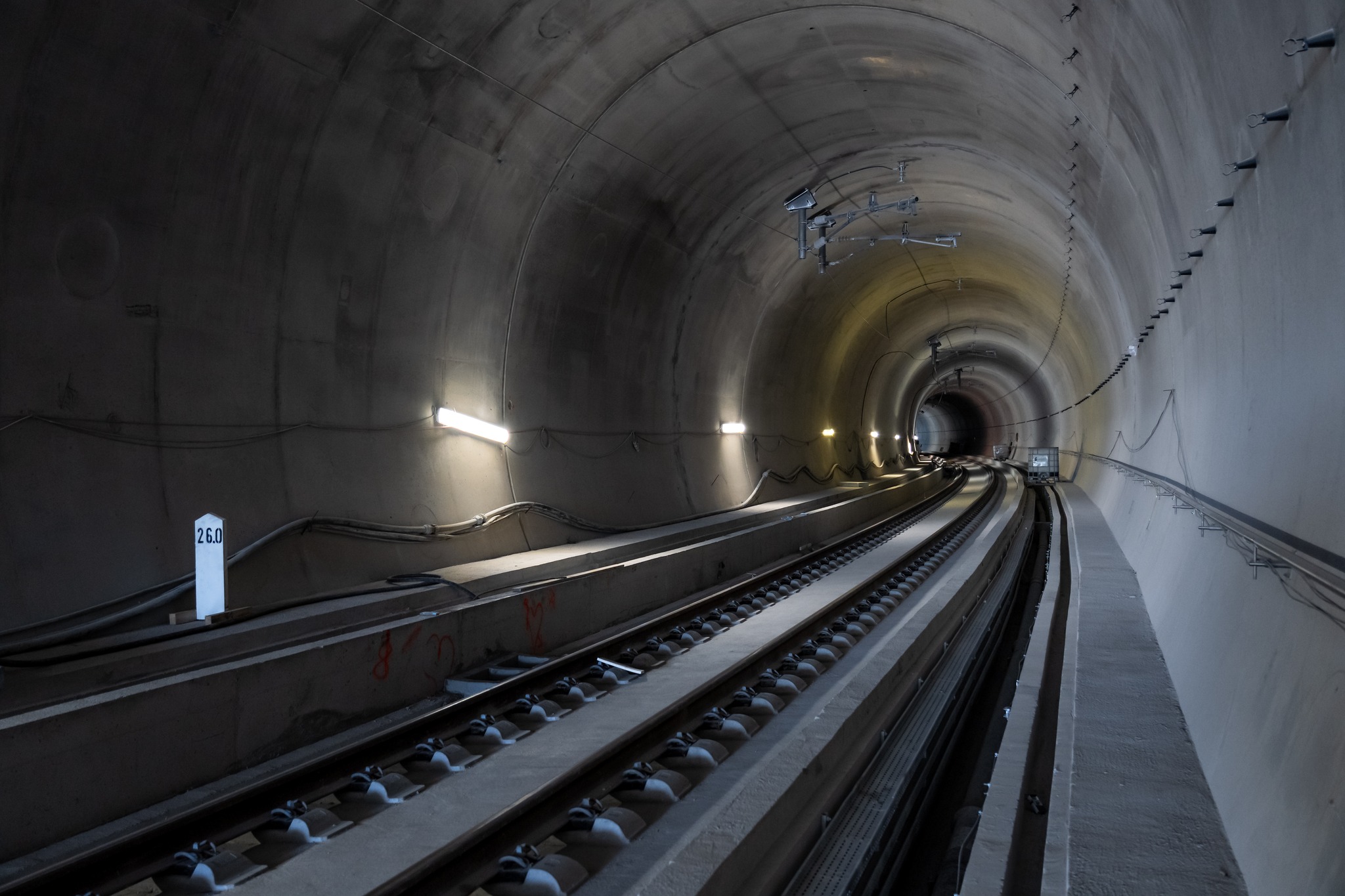 És az egyik új alagút, ahol már a pályát lefektették